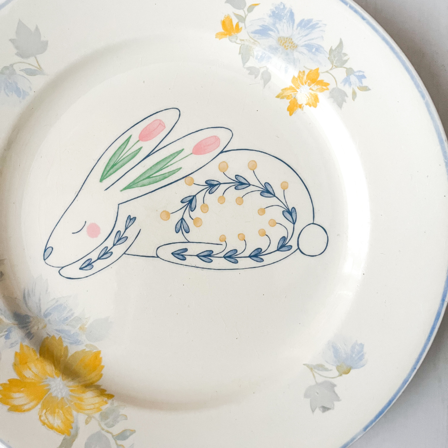 Bordje met slapend konijntje