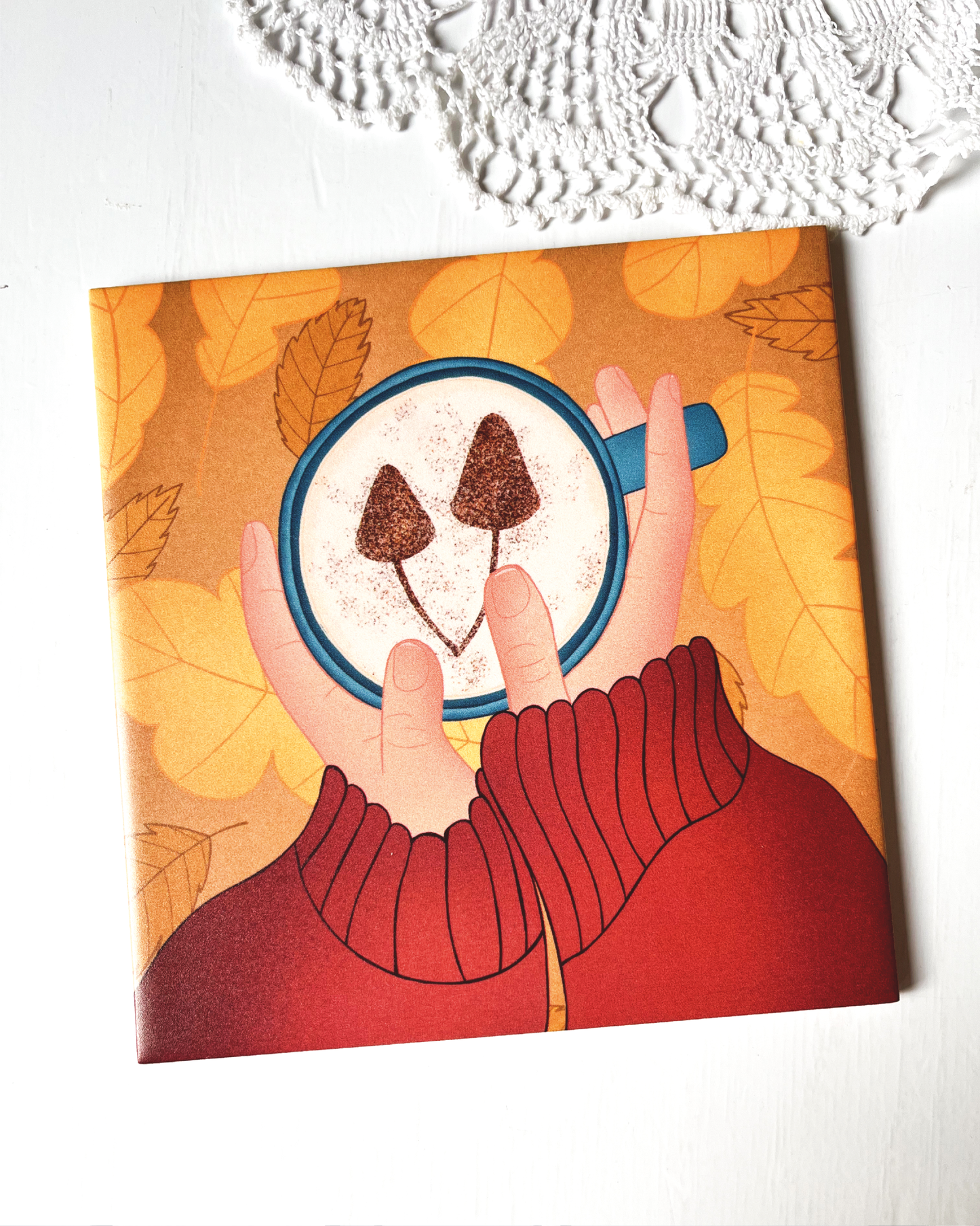 Tegel met herfst cappuccino