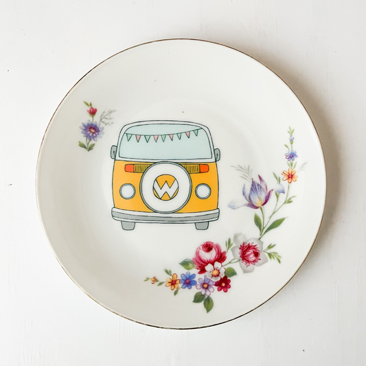 Bordje met Volkswagen camper busje