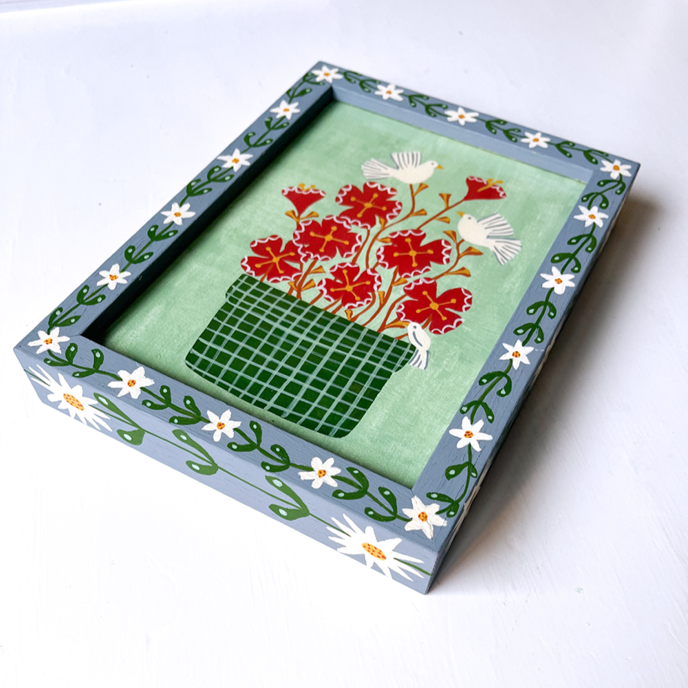 Handbeschilderde lijst met schilderij met bloemen en vogels